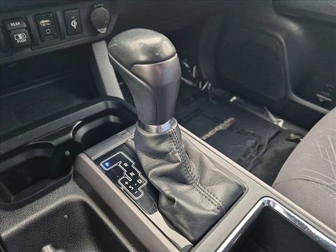 Used 2018 Toyota Tacoma TRD Sport w/ Technology Package AWD/4WD image 11