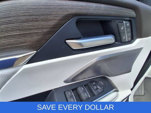 Used 2025 GMC Acadia Denali w/ Super Cruise Package FWD image 12