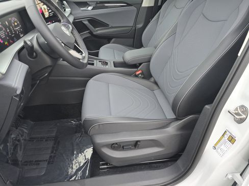 New 2026 Volkswagen Tiguan SE image 18