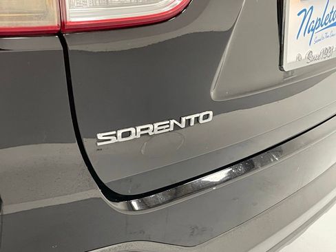Used 2016 Kia Sorento LX image 7