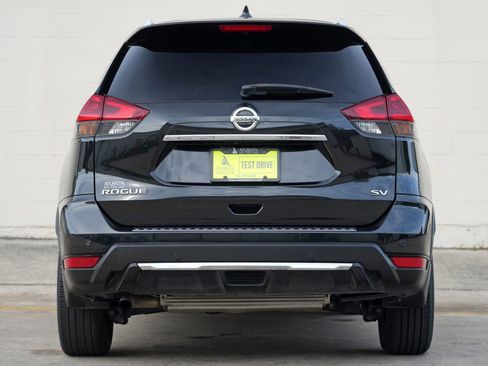 Used 2019 Nissan Rogue SV w/ Premium Package FWD image 10