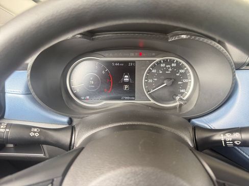 Used 2025 Nissan Versa SV FWD image 40
