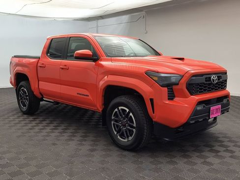 Used 2024 Toyota Tacoma TRD Sport AWD/4WD image 7