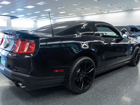 Used 2010 Ford Mustang Shelby GT500 RWD image 5