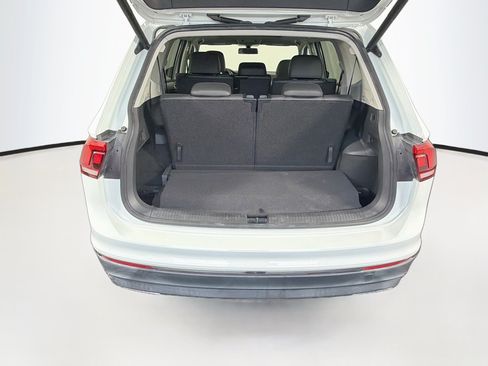 Used 2018 Volkswagen Tiguan SEL FWD image 32