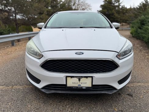 Used 2016 Ford Focus SE image 2