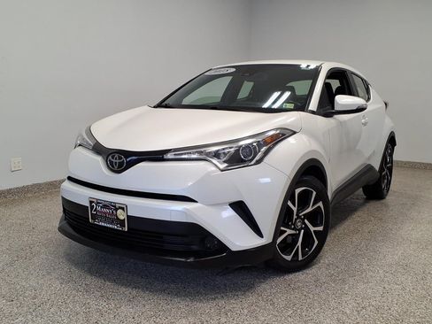Used 2018 Toyota C-HR XLE Premium FWD image 1