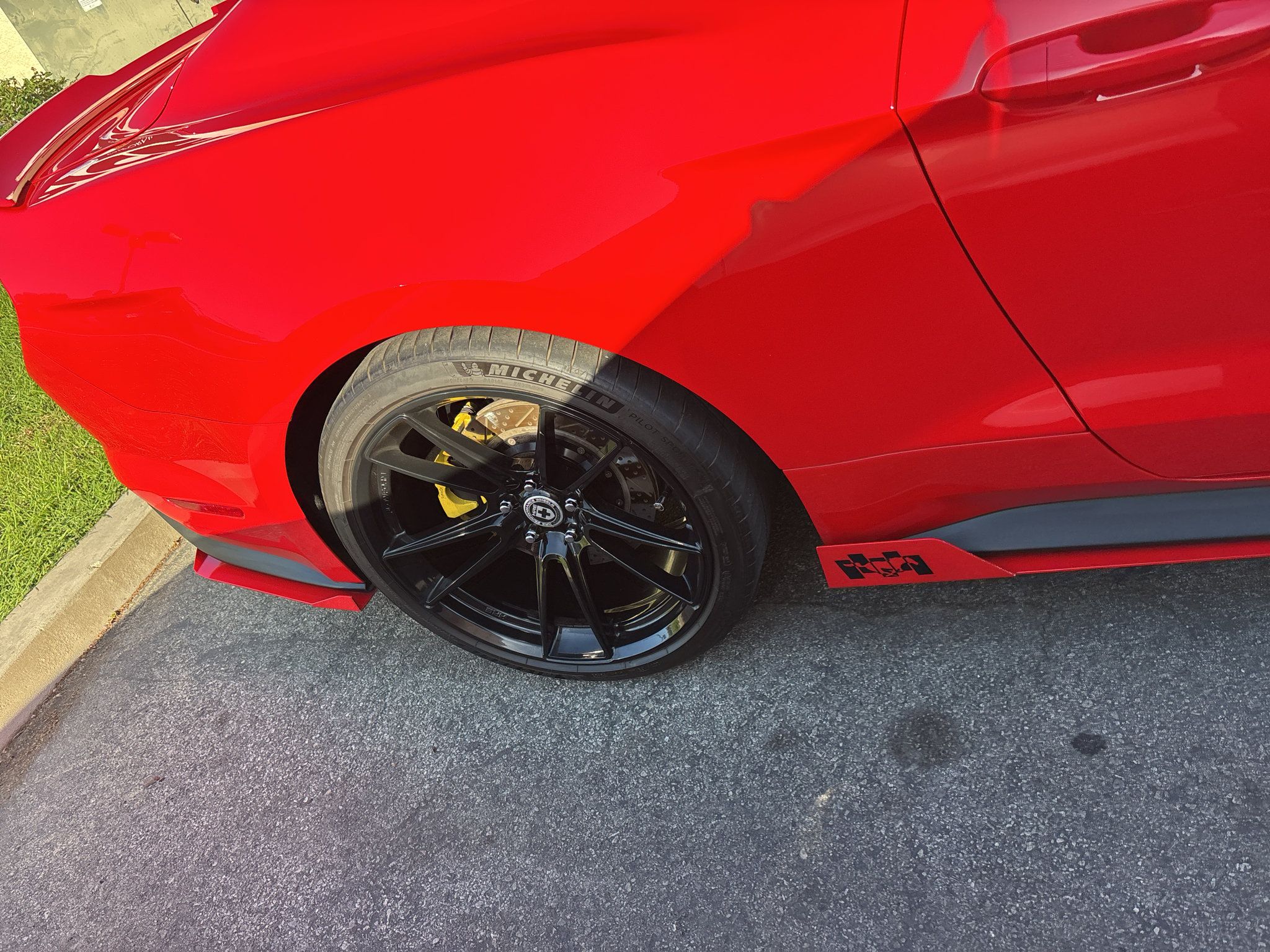 Used 2018 Ford Mustang GT Premium RWD image 3