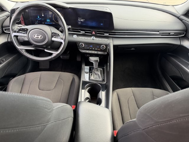Used 2025 Hyundai Elantra SEL FWD image 9