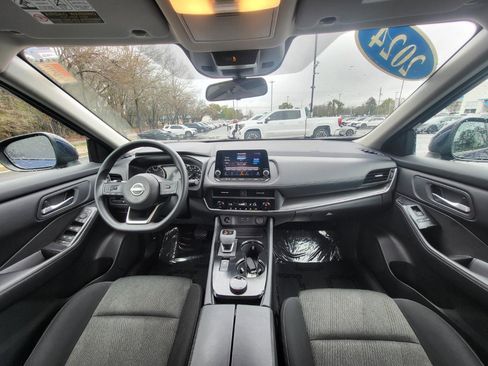 Used 2024 Nissan Rogue SV image 15