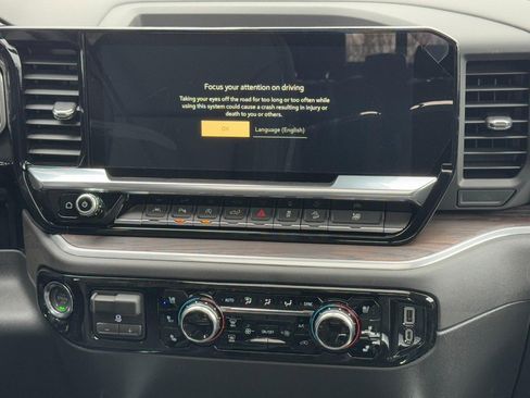 New 2026 GMC Sierra 1500 SLT image 13