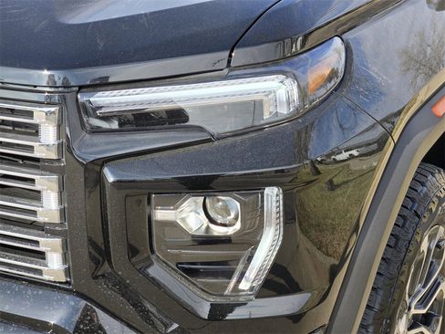 Used 2026 GMC Canyon Denali image 8