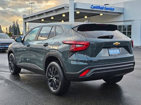 Certified 2025 Chevrolet Trax LS image 3