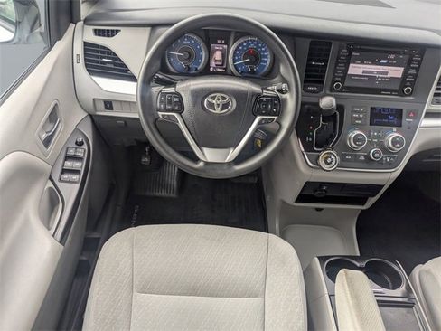 Used 2019 Toyota Sienna LE image 18