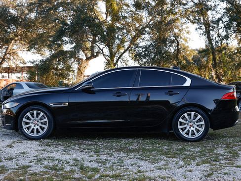 Used 2019 Jaguar XE image 3