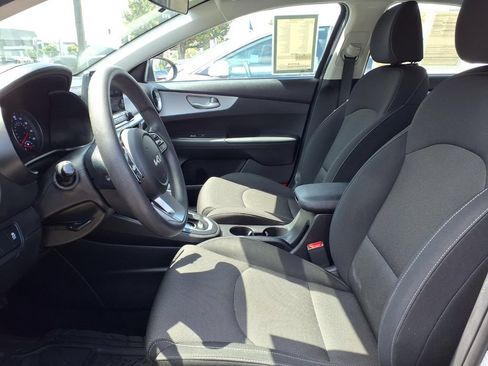Certified 2023 Kia Forte LXS w/ LXS Technology Package FWD image 9