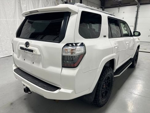Used 2015 Toyota 4Runner SR5 AWD/4WD image 7