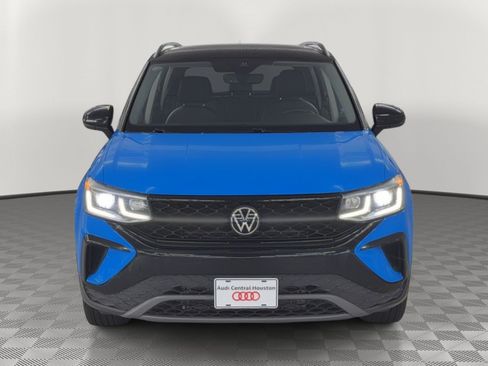 Used 2024 Volkswagen Taos SE FWD image 6