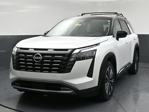 New 2026 Nissan Pathfinder Platinum AWD/4WD image 3