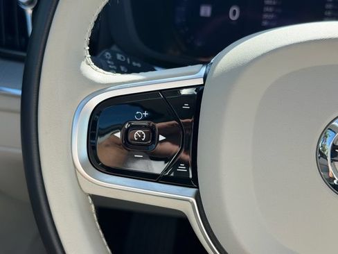 Certified 2024 Volvo XC60 B5 Plus AWD/4WD image 28