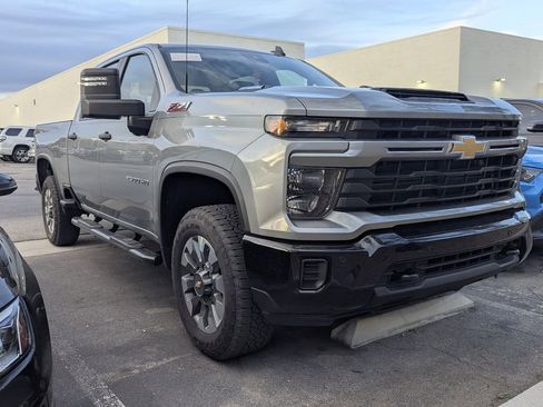 Used 2025 Chevrolet Silverado 2500 Custom w/ Custom Value Package image 3