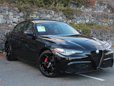 Used 2019 Alfa Romeo Giulia Ti Sport w/ Quick Order Package 22S Sport image 4