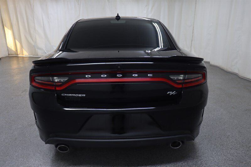 Used 2022 Dodge Charger R/T w/ Performance Handling Group RWD image 5