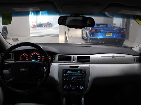 Used 2008 Chevrolet Impala SS w/ Convenience Package image 2