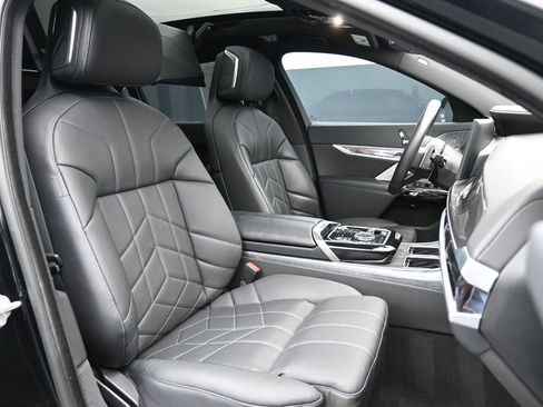 Used 2023 BMW 760i xDrive 760i xDrive w/ Luxury Rear Seating Package image 28