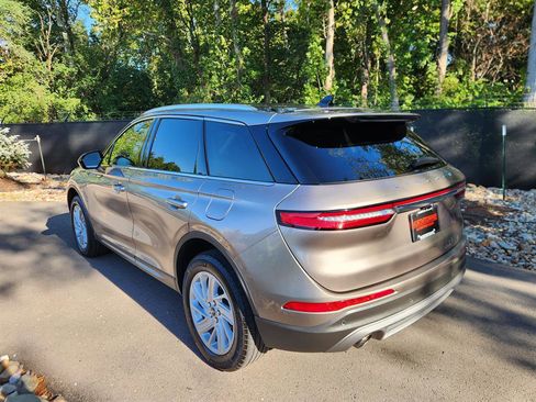 Used 2021 Lincoln Corsair AWD image 3