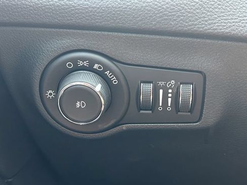 Used 2018 Jeep Compass Latitude w/ Popular Equipment Group AWD/4WD image 5