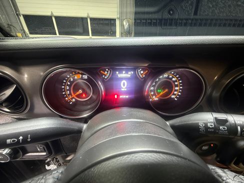 Used 2023 Jeep Wrangler Sport S image 10