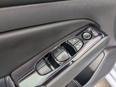 Used 2025 Nissan Altima 2.5 SR image 12