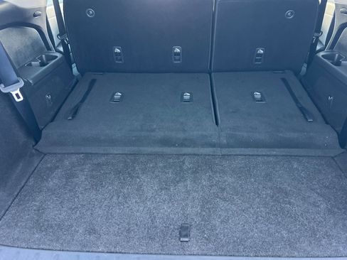 Used 2022 Nissan Pathfinder SV image 16