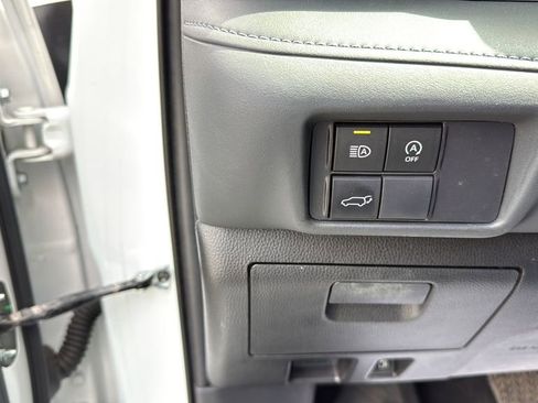 Used 2023 Toyota Highlander XLE AWD/4WD image 30