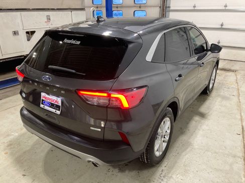 Used 2020 Ford Escape SE image 11