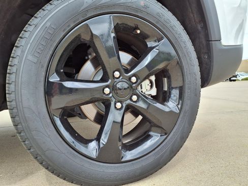 Used 2025 Jeep Grand Cherokee Limited w/ Black Appearance Package image 36