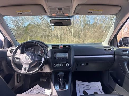 Used 2010 Volkswagen Jetta Limited Edition image 12