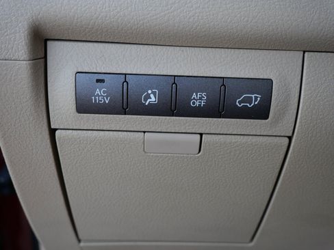 Used 2008 Lexus LX 570 4WD w/ Technology Pkg image 30