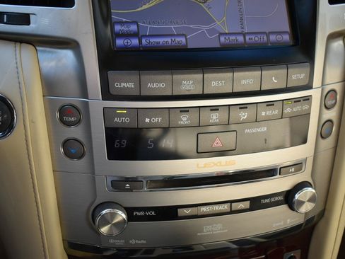 Used 2013 Lexus LX 570 4WD w/ Luxury Pkg image 12