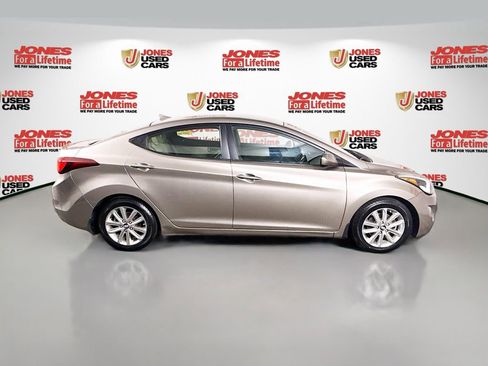 Used 2014 Hyundai Elantra SE w/ Option Group 02 FWD image 16