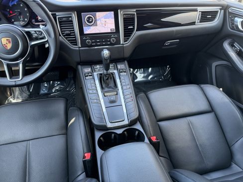 Certified 2018 Porsche Macan AWD/4WD image 18