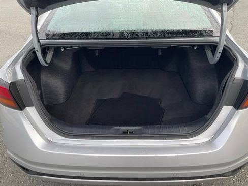 Used 2025 Nissan Altima 2.5 SV FWD image 8