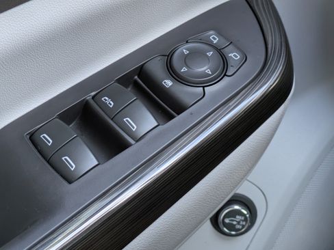 Used 2019 GMC Acadia SLT FWD image 19