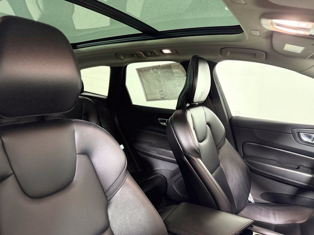 Used 2023 Volvo XC60 B5 Core AWD/4WD image 26