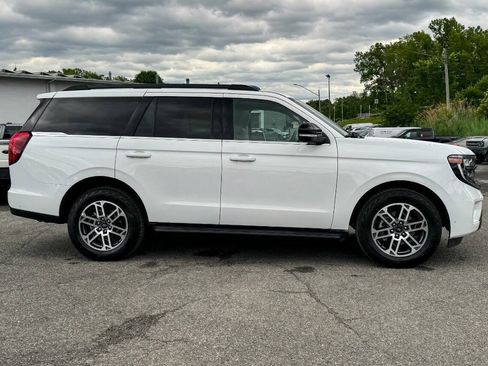 Used 2025 Ford Expedition Active AWD/4WD image 2