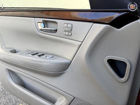 Used 2011 Cadillac DTS Luxury image 21