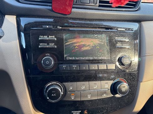 Used 2017 Nissan Rogue S w/ S Appearance Package image 7