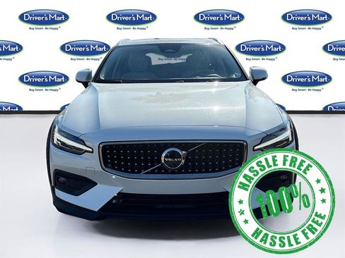 Used 2025 Volvo V60 B5 Cross Country Plus AWD/4WD image 2