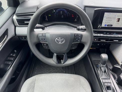 Used 2025 Toyota Camry LE FWD image 23